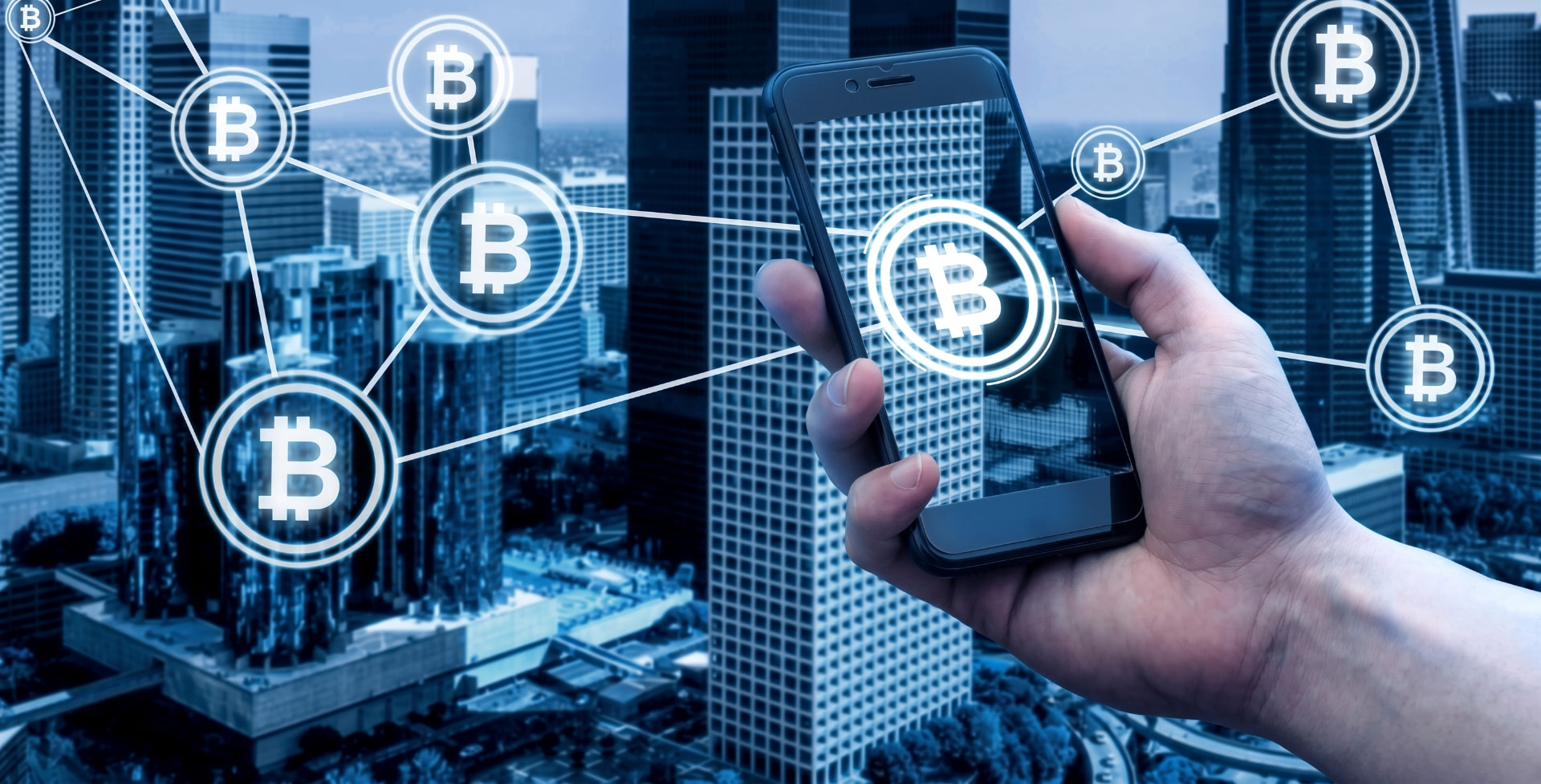 Bitcoin protegido por un escudo: ilustración de la noticia sobre el FIC Cripto Estructurado